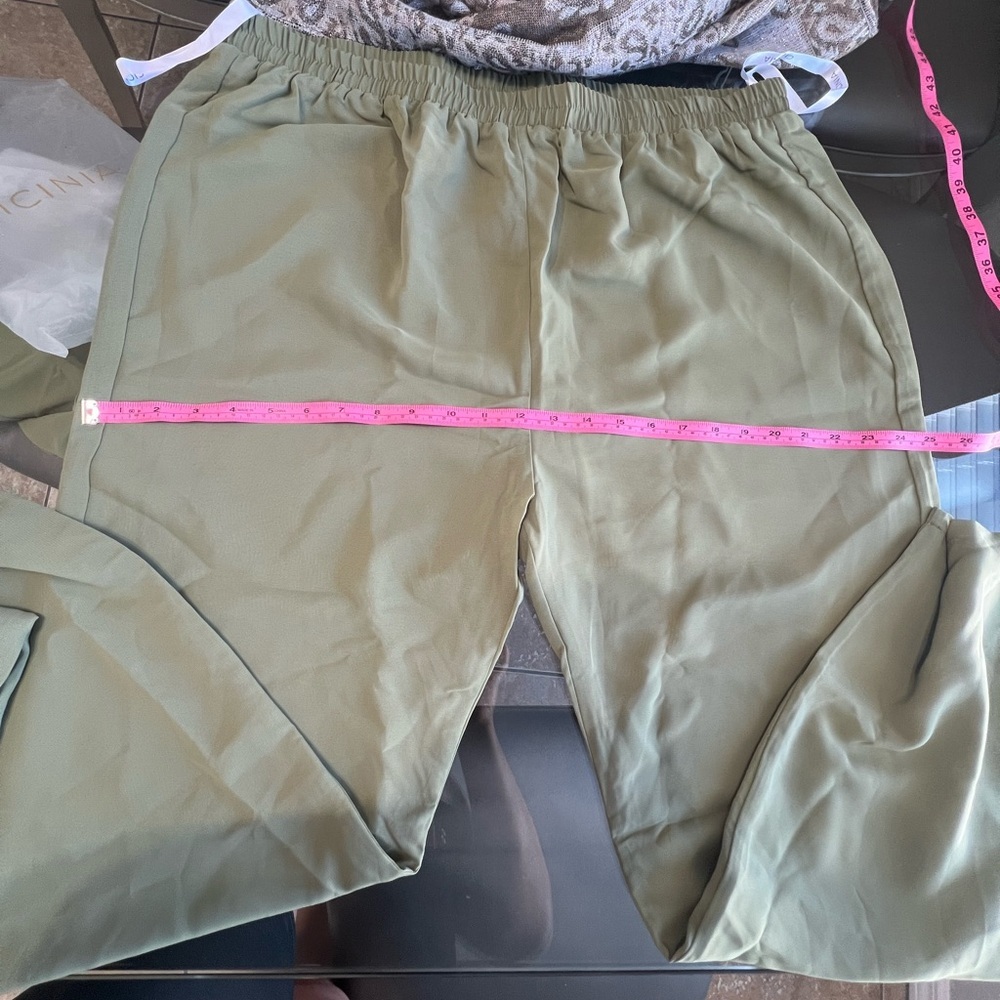 CICiNIA. Elegant Olive Green Women's Jumpsuit - Picture 8 of 10